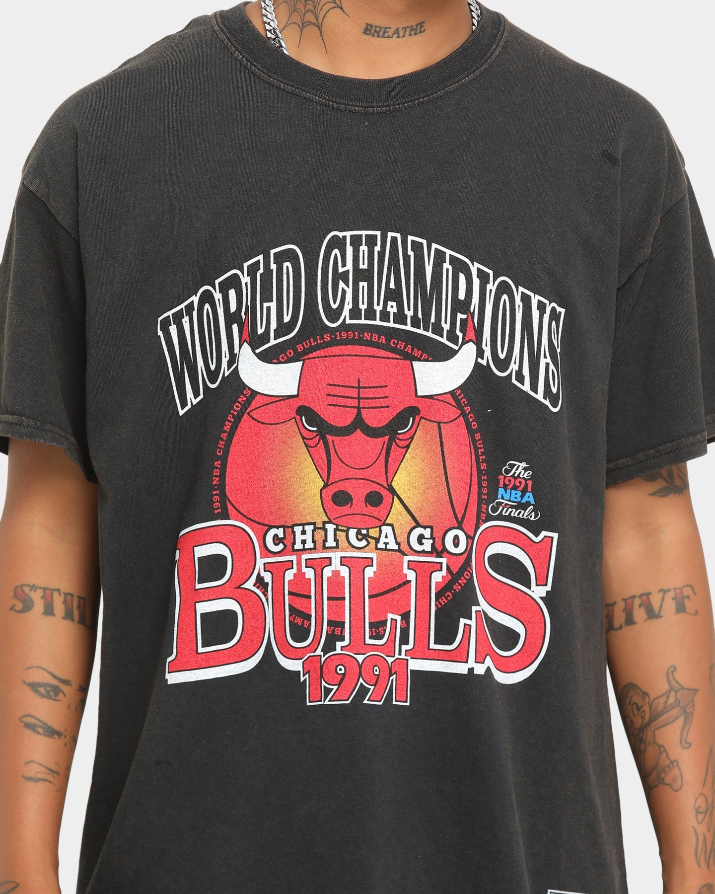 Mitchell & Ness Chicago Bulls World Champs Ball Vintage T-Shirt Vintage Black