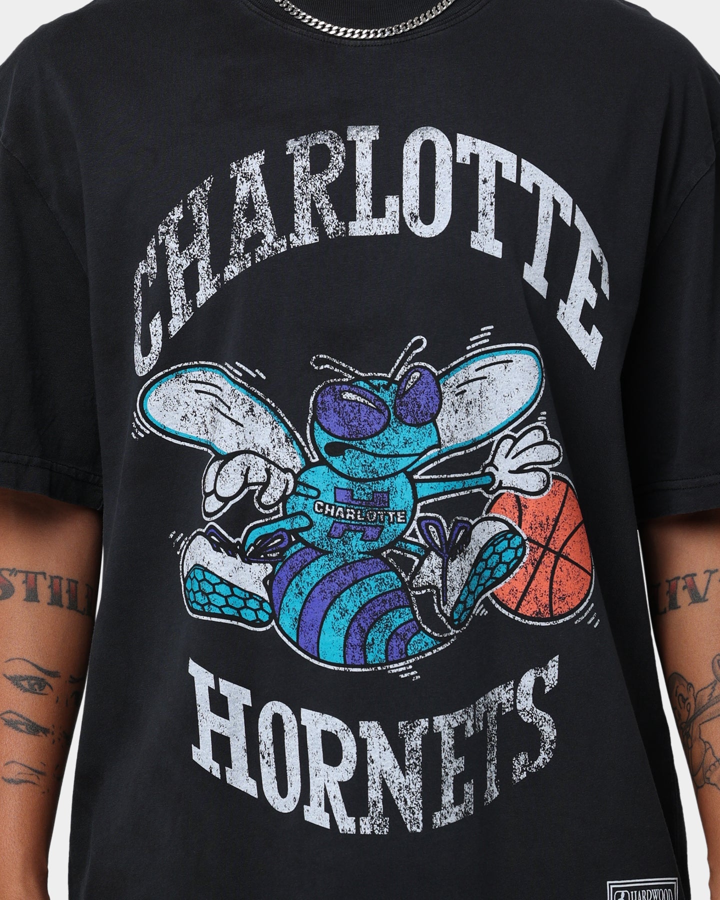 Mitchell & Ness Charlotte Hornets Oversized Logo Short Sleeve Vintage T-Shirt Vintage Black