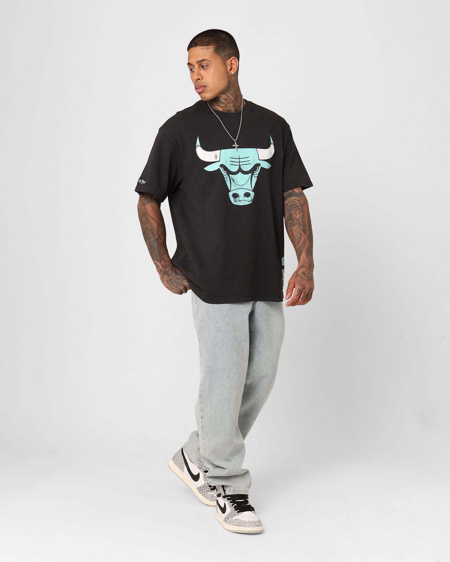 Mitchell & Ness Chicago Bulls Ice Blue Logo T-Shirt Faded Black