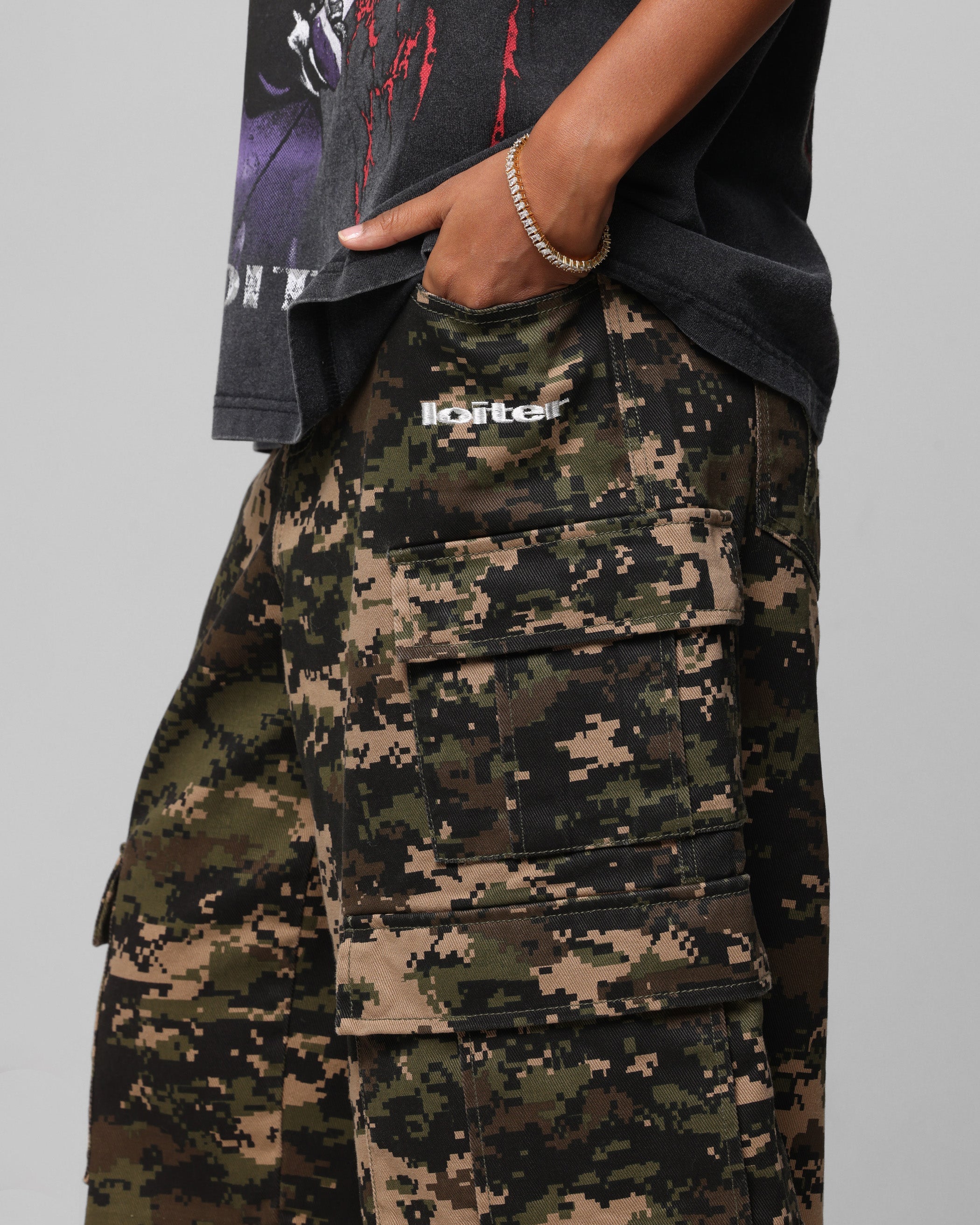 Loiter 3 Quarter Pants Digi Camo