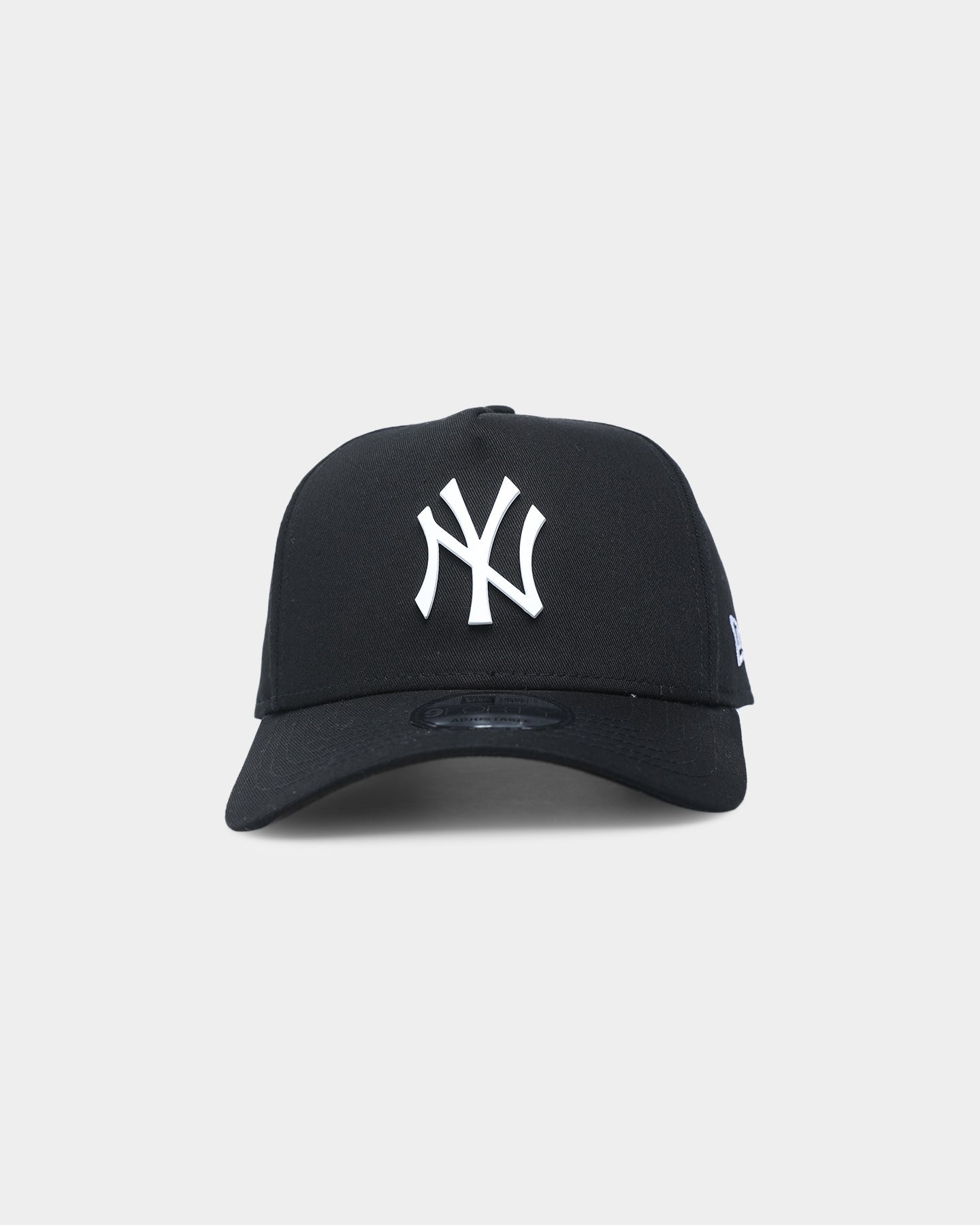 New Era New York Yankees 'Metal Badge' 9FORTY K-Frame Snapback Black/White