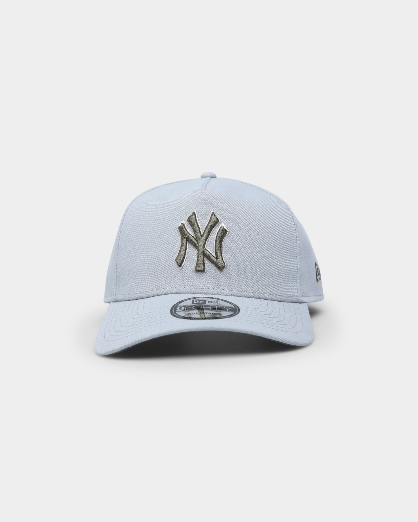 New Era New York Yankees 9FORTY A-Frame Snapback Silver/New Olive