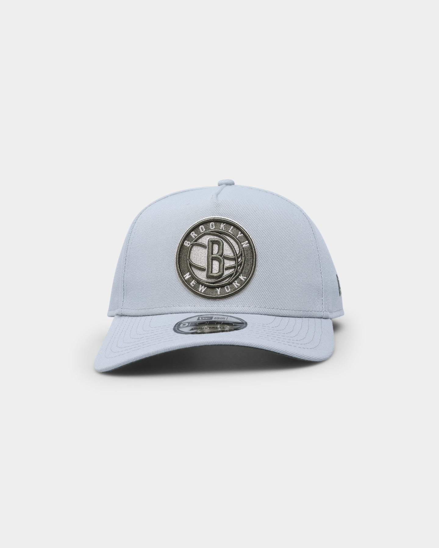 New Era Brooklyn Nets 9FORTY A-Frame Snapback Silver/New Olive