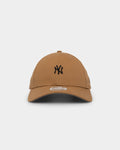 New Era Women's New York Yankees 9FORTY Cloth Strap Mini Strapback Med Beige